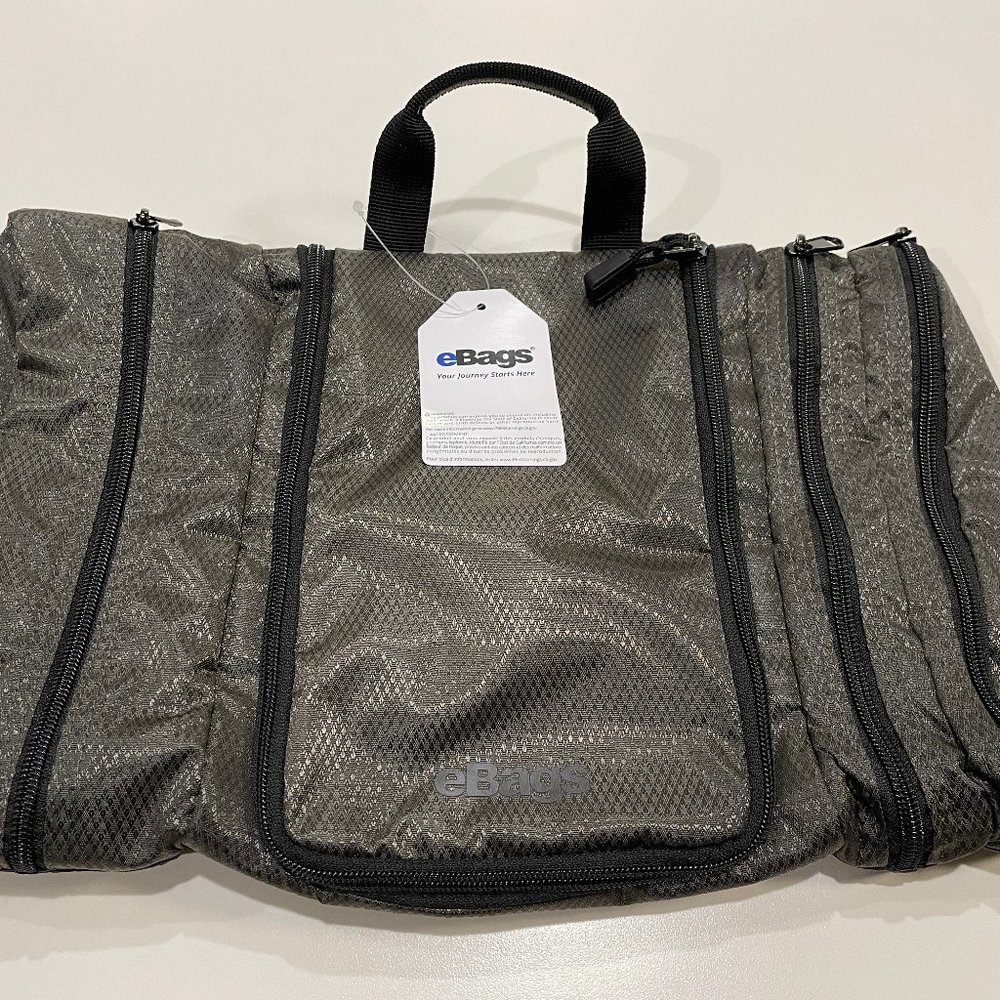 NWT  ebags Classic Pack-It-Flat Toiletry Kit